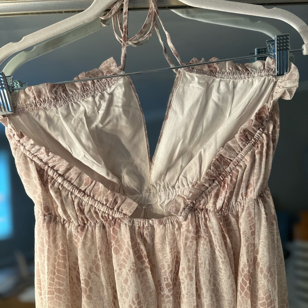 Brand: Lush very feminine maxi dress! Beautiful color Ash Mauve..SIZE SMALL - Picture 5 of 6